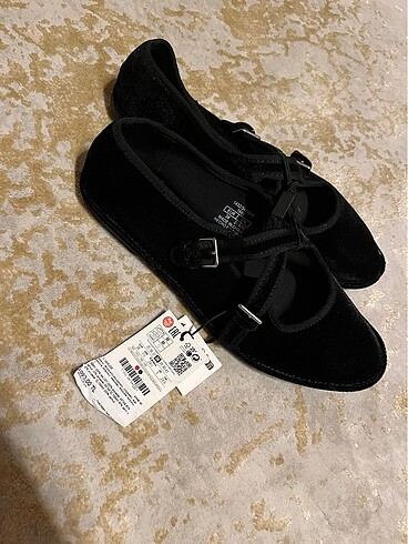 38 Beden siyah Renk Pull& bear kadife babet