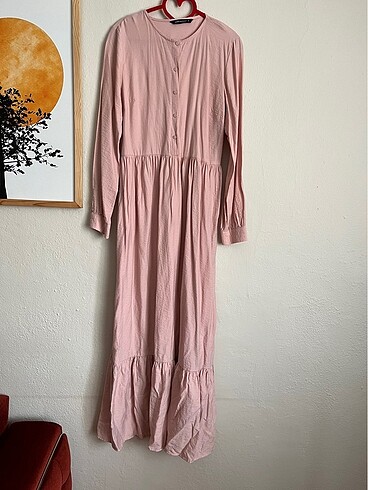 Pembe elbise