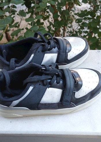 Kadın Siyah Beyaz Spor Ayakkabı Velcro - Görsel 2