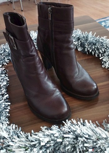 Kahverengi Deri Tokalı Kadın Topuklu Bot çizme - Görsel 2