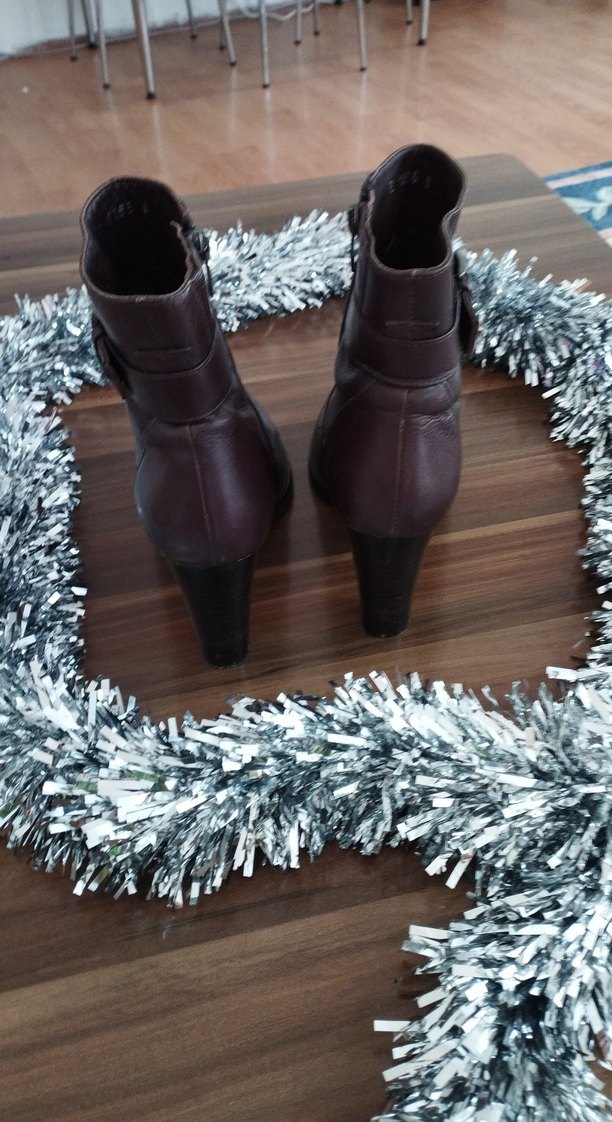 Kahverengi Deri Tokalı Kadın Topuklu Bot çizme - Görsel 3