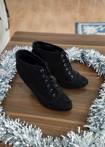 Siyah Süet Stiletto Bağcıklı Kadın Bot - Görsel 2