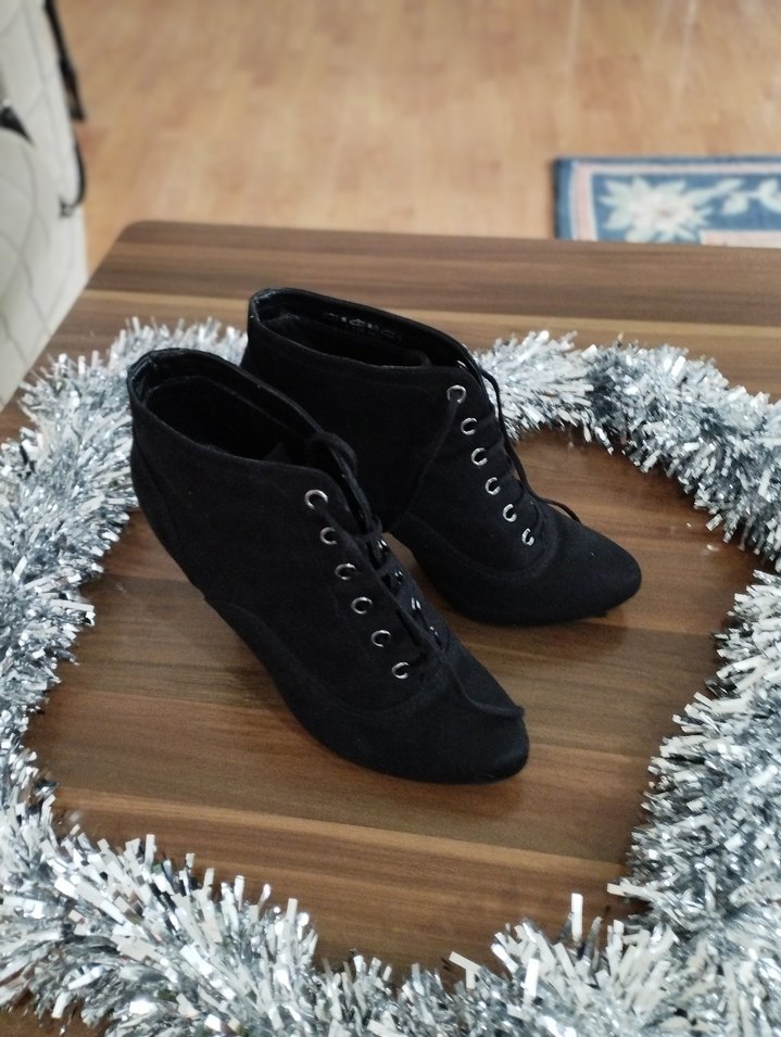 Siyah Süet Stiletto Bağcıklı Kadın Bot - Görsel 2