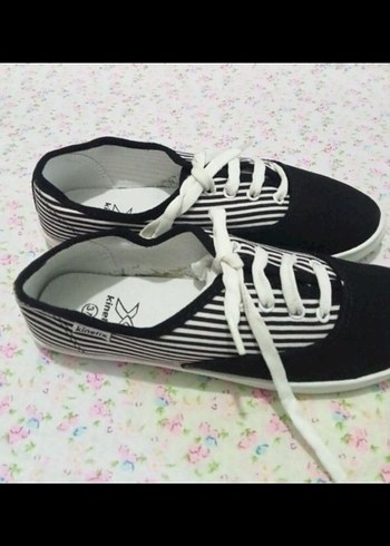 Kinetix Kadın Siyah Beyaz Zebra Desenli Bağcıklı Sneaker
