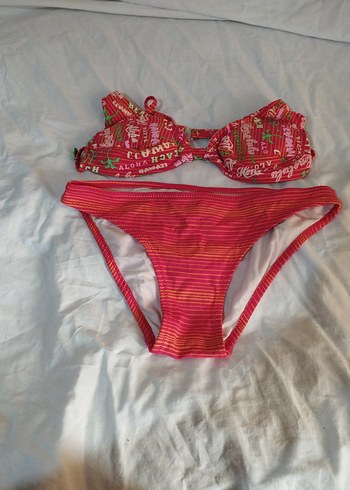 Diğer Bağcıklı Kırmızı Renkli Bikini Takımı