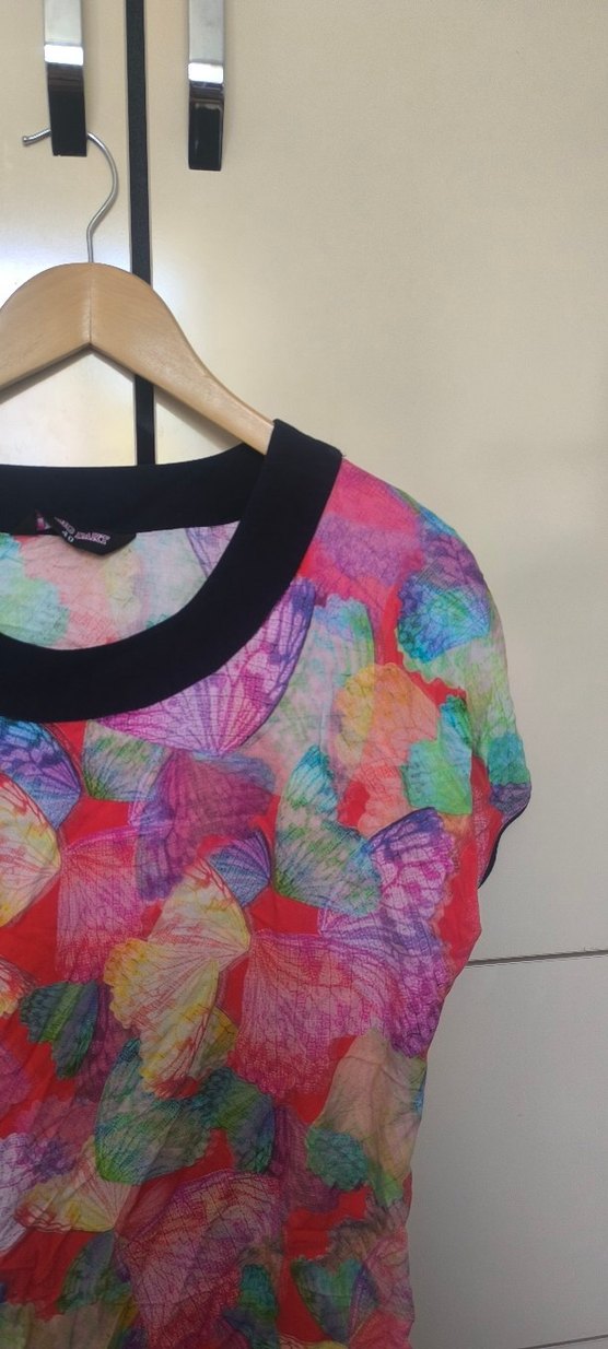 Renkli Kelebek Desenli Salaş Kadın Tişört - Görsel 2