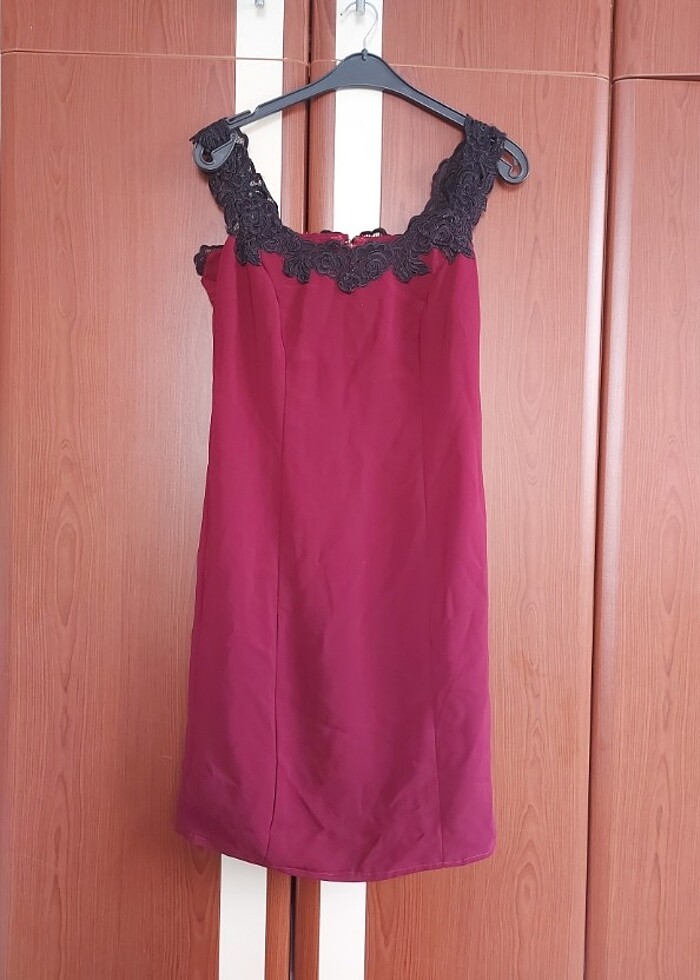 Kısa bordo elbise S/M ile uyumludur. - Görsel 3
