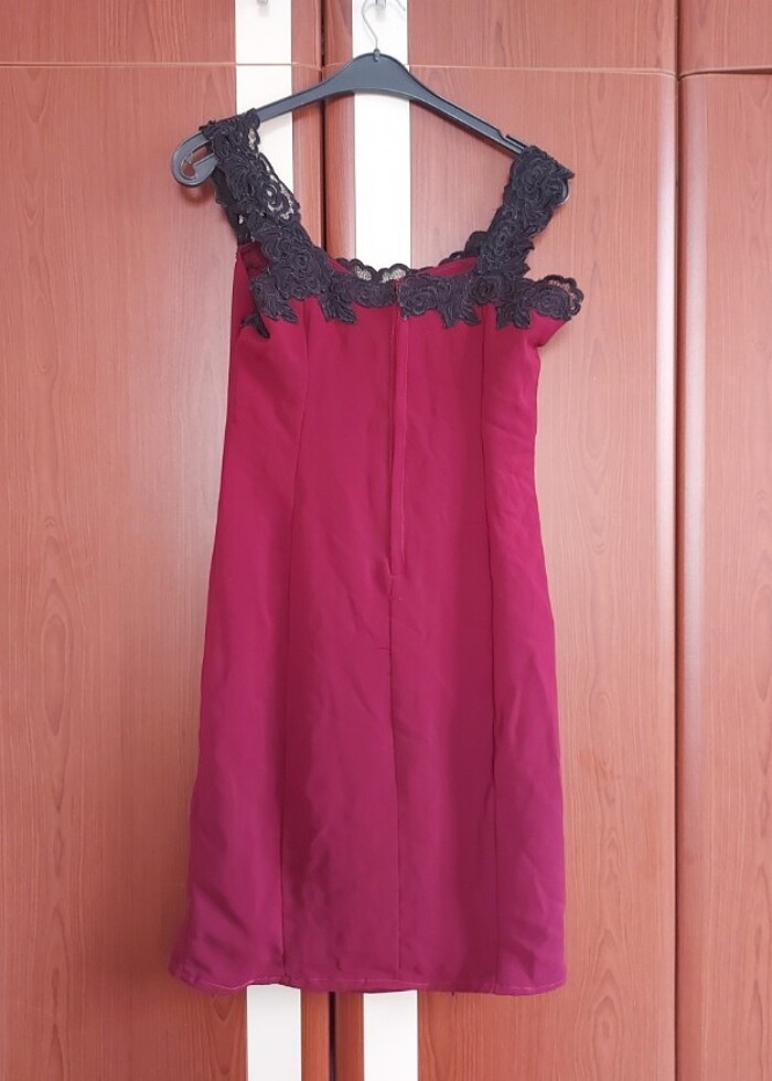 Kısa bordo elbise S/M ile uyumludur. - Görsel 4