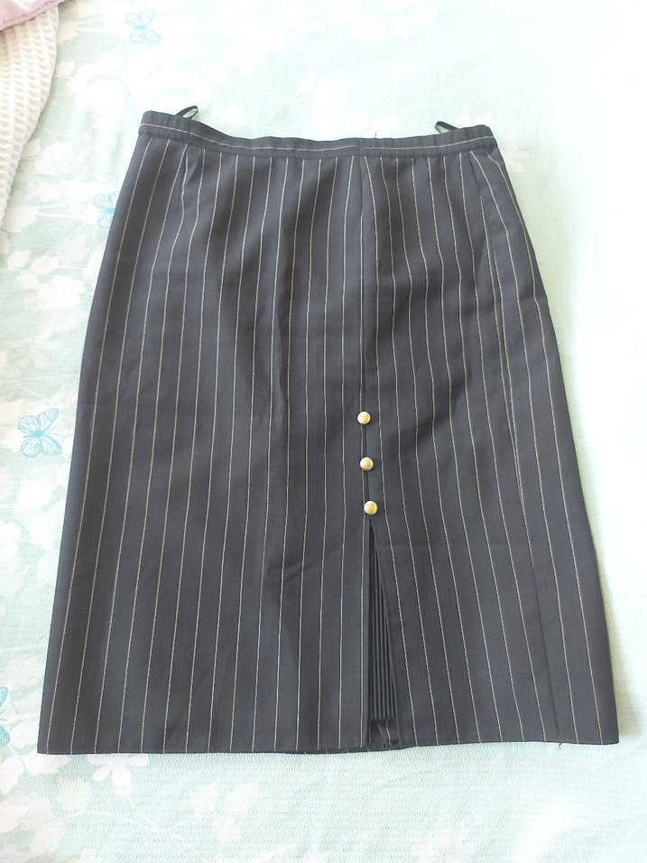 Şık astarlı etek.Bel genişlik 94cm.Tam boy 71 cm.Yırtmaç görünüm - Görsel 4