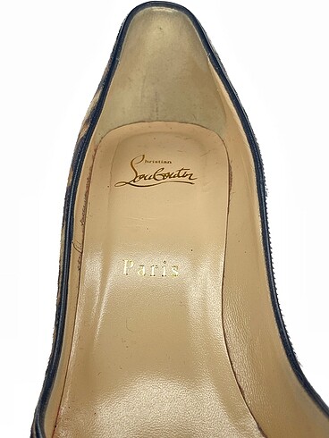 40 Beden çeşitli Renk Christian Louboutin Stiletto %70 İndirimli.