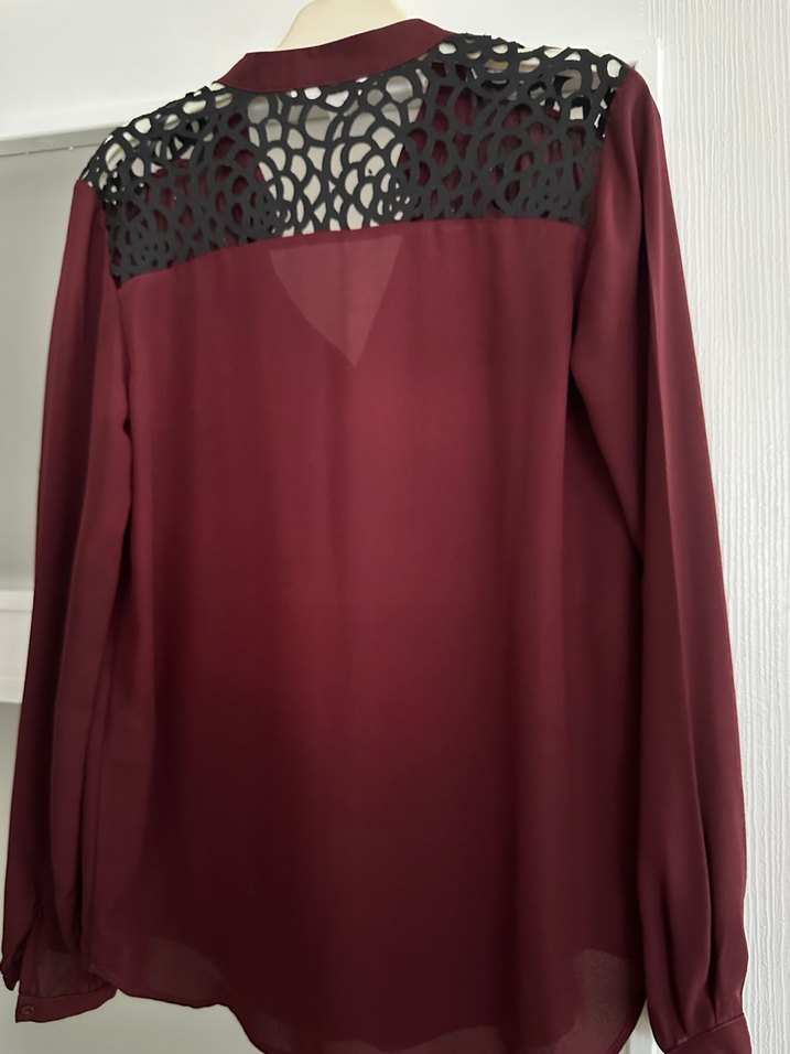 Bordo V Yaka Dantel Detaylı Kadın Bluz - Görsel 3