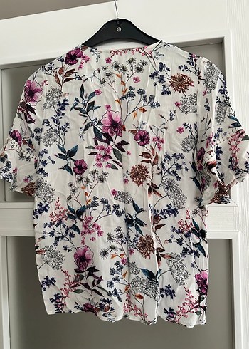 Bohem Çiçek Desenli V Yaka Kadın Bluz - Görsel 2