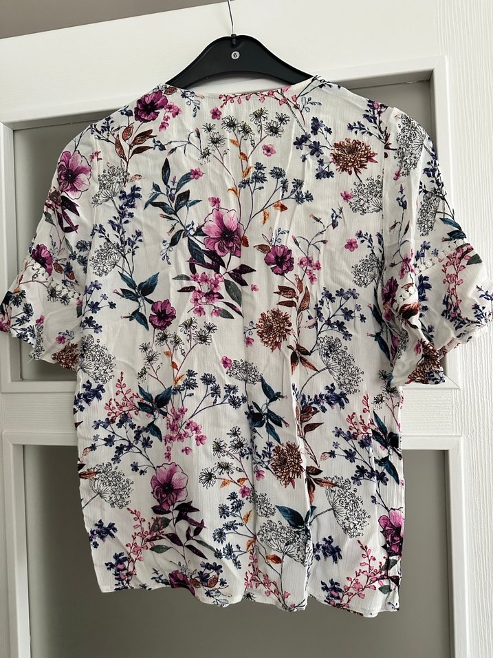 Bohem Çiçek Desenli V Yaka Kadın Bluz - Görsel 2