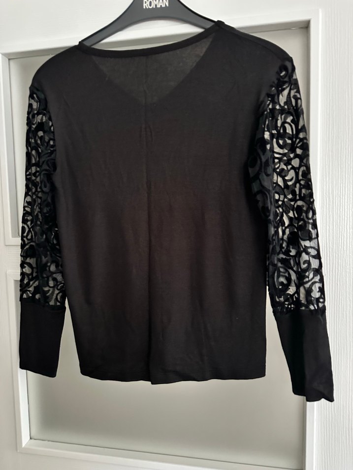 Dantel Detaylı Siyah V Yaka Kadın Bluz - Görsel 2