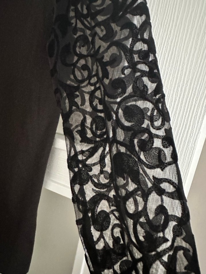 Dantel Detaylı Siyah V Yaka Kadın Bluz - Görsel 3