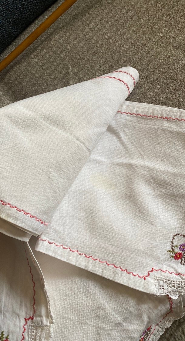 Nakışlı Beyaz Masa Örtüsü - Görsel 2