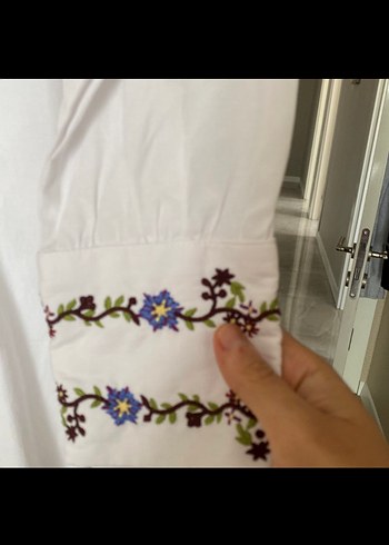 Defacto Nakışlı Yaka Detaylı Beyaz Kısa Kollu Kadın Gömlek