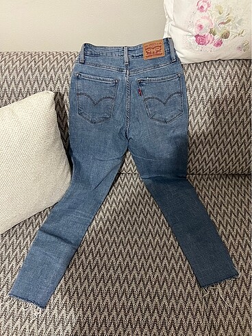 Levis