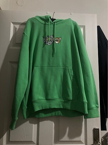 H&M tom and jerry işlemeli yeşil sweatshirt