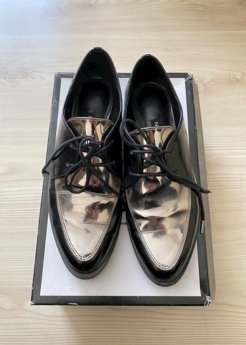 Parlak Metal Detaylı Siyah Stiletto Kadın Ayakkabı