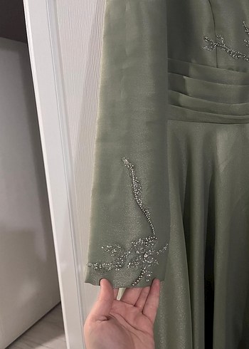 Nakışlı Yüksek Yakalı Uzun Kollu Kadın Abiye Elbise - Görsel 4