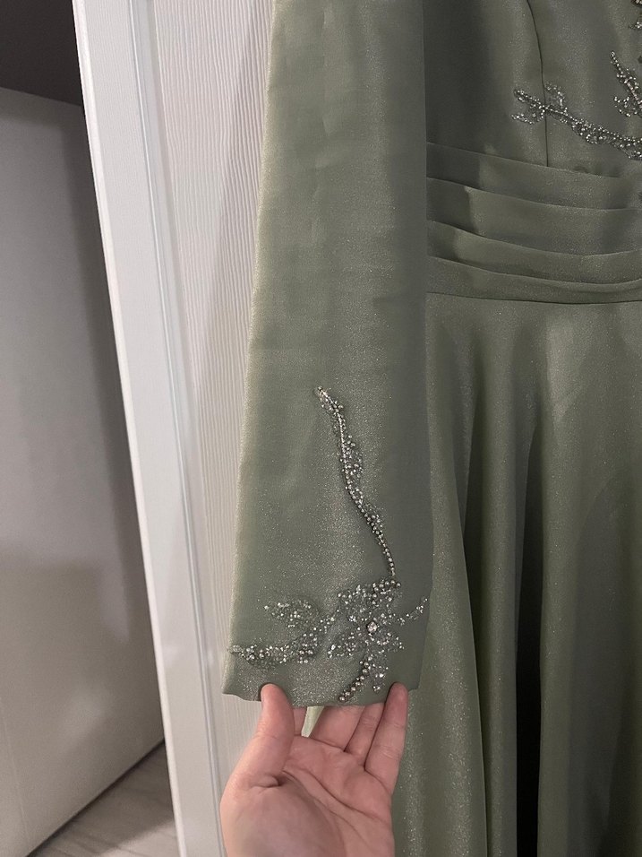 Nakışlı Yüksek Yakalı Uzun Kollu Kadın Abiye Elbise - Görsel 4