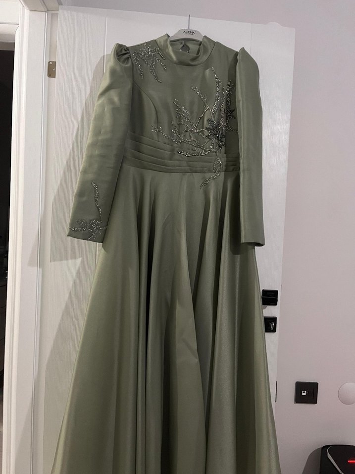 Nakışlı Yüksek Yakalı Uzun Kollu Kadın Abiye Elbise - Görsel 2