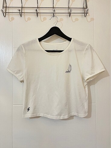 Beyaz kısa t-shirt