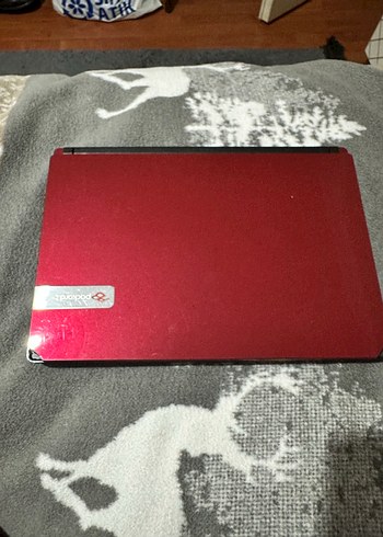 Kırmızı Packard Bell Laptop - Görsel 4