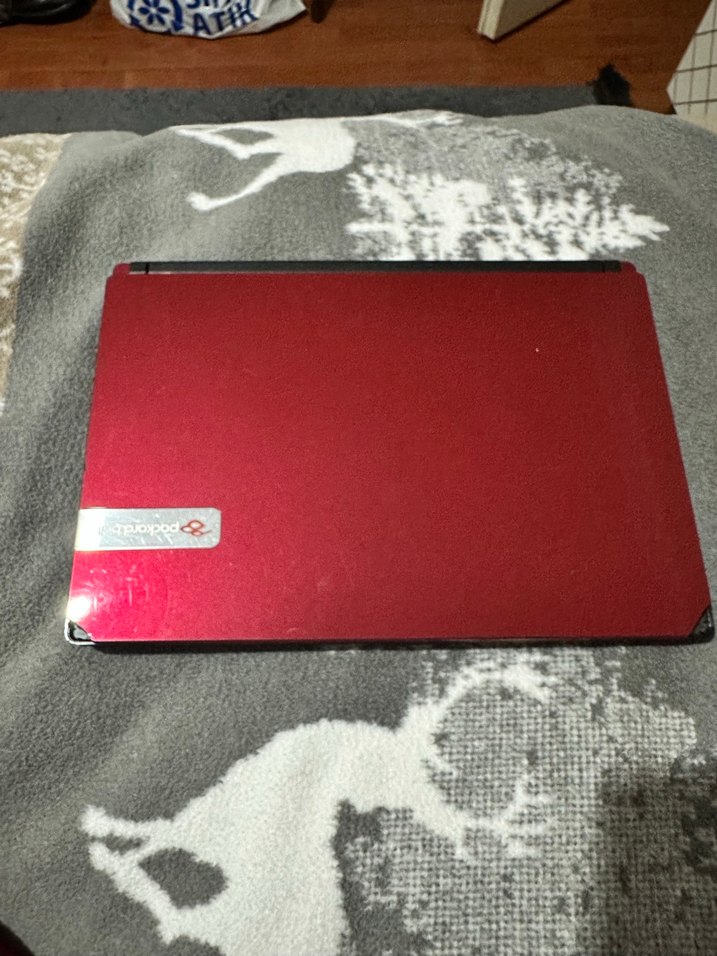 Kırmızı Packard Bell Laptop - Görsel 4