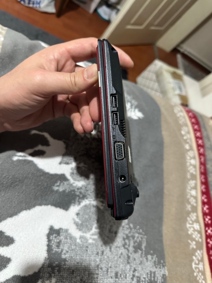 Kırmızı Packard Bell Laptop - Görsel 5