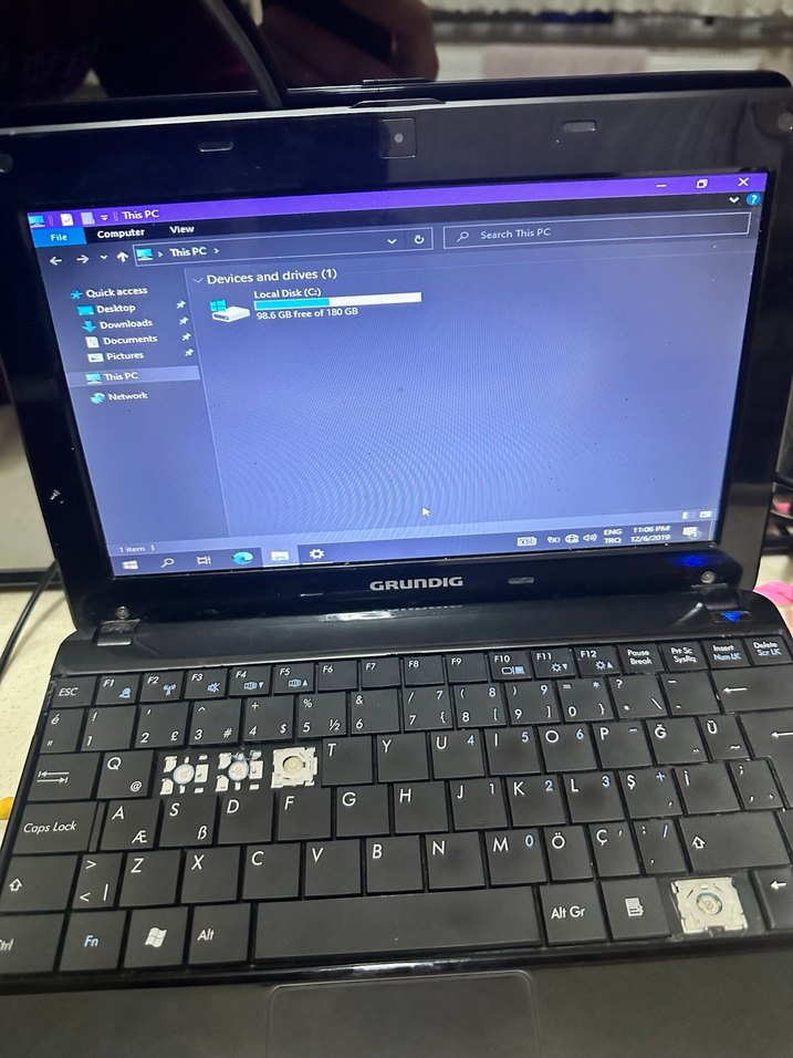 Grundig laptop - Görsel 3