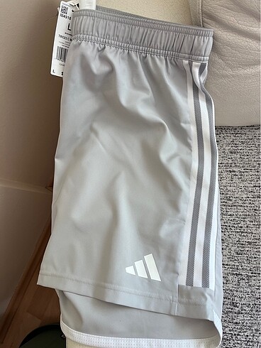 l Beden Etiketli Adidas Erkek Şortu