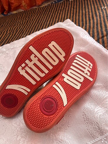 37 Beden beyaz Renk Fitflop ayakkabı teklif verebilirsiniz