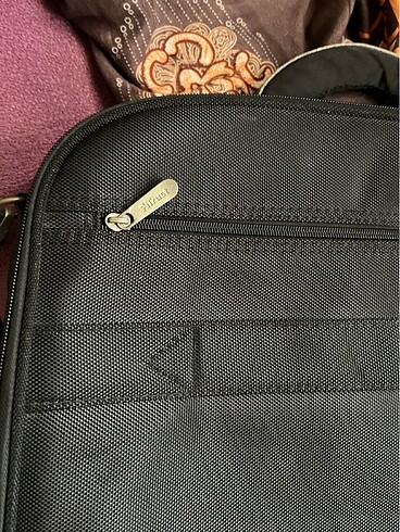 Beden siyah Renk TRUST LAPTOP VE EVRAK ÇANTASI