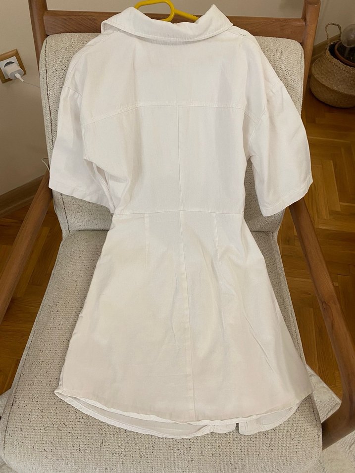 Beyaz Düğmeli Kısa Kollu elbise - Görsel 3