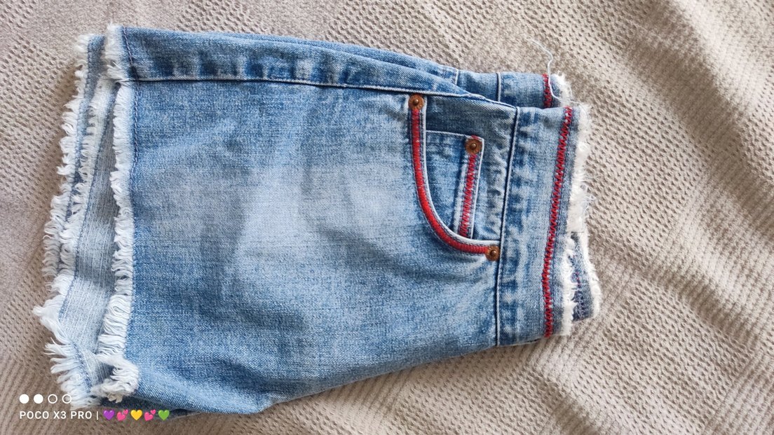 Nakışlı Düğmeli Mavi Mini Kot Şort - Görsel 2