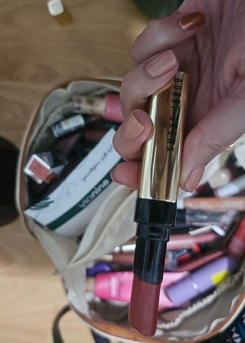 Bobbi Brown Bobbi Brown Parlak kırmızı ruj