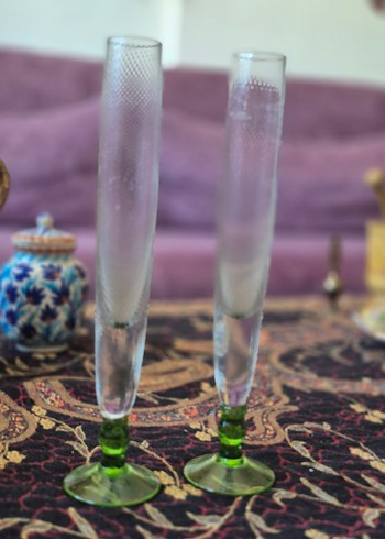 Diğer Yeşil Gövdeli İnce Uzun İki Kadeh