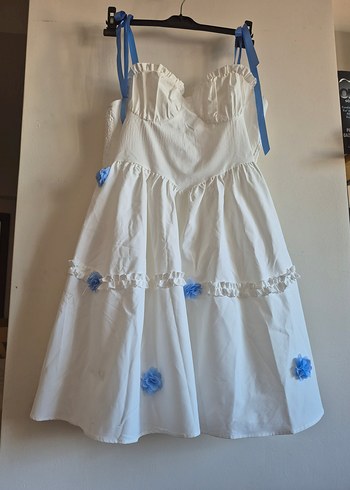 xl Beden Mavi Kurdele Detaylı Mini Beyaz Elbise