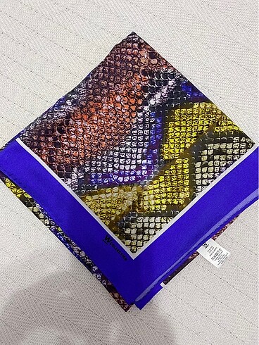 Beden Wcollection tiwil eşarp