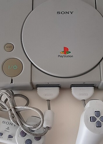 PlayStation 1 Fat + 2 Adet Orijinal Kol + Güç Kablosu