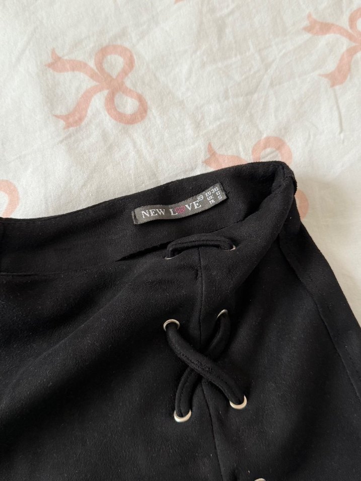 Siyah Zımbalı Süet Mini Etek - Görsel 3