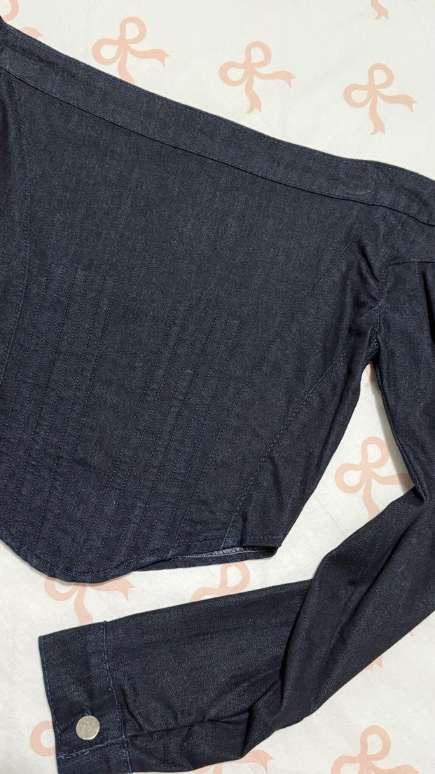 Lacivert Denim Madonna Yaka Bluz - Görsel 3