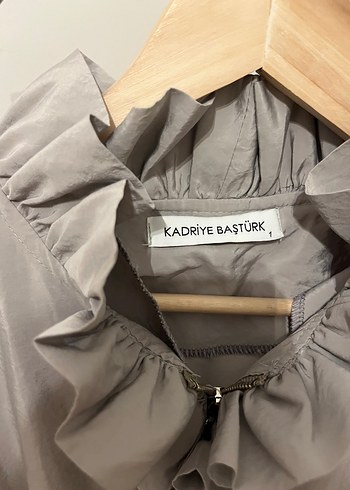 Kadriye Baştürk Kadın Fırfırlı Trençkot - Görsel 4