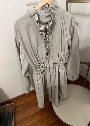 Kadriye Baştürk Kadın Fırfırlı Trençkot - Görsel 2