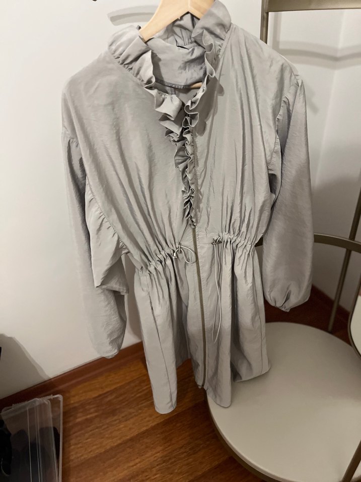 Kadriye Baştürk Kadın Fırfırlı Trençkot - Görsel 2