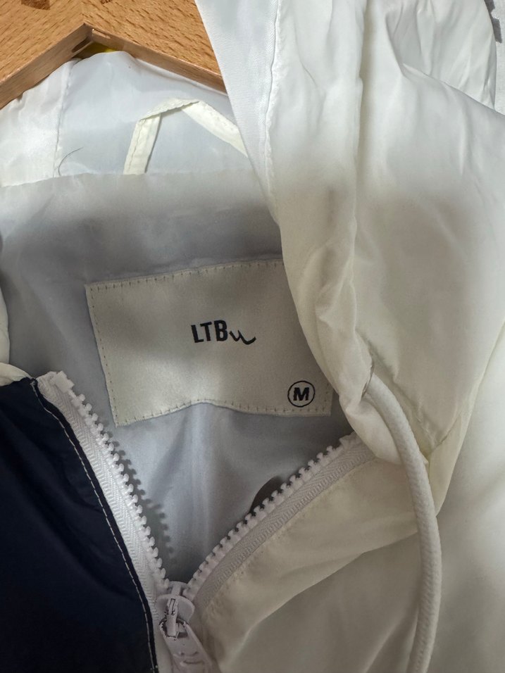 Renk Bloklu Kapüşonlu Erkek Yağmurluk - Görsel 5