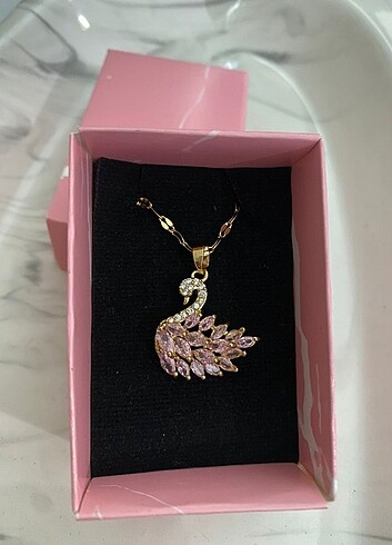 Çelik pembe kuğu kolye 