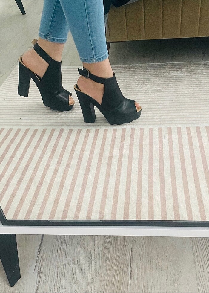 Topuklu ayakkabı - Görsel 2